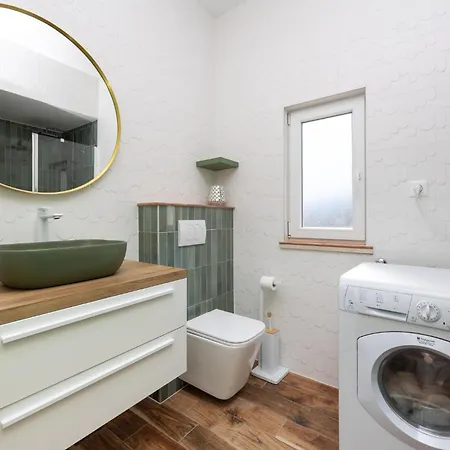 Stunning In Трогир