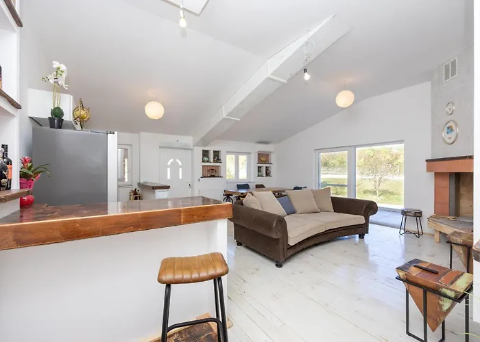 Stunning In Τρογκίρ